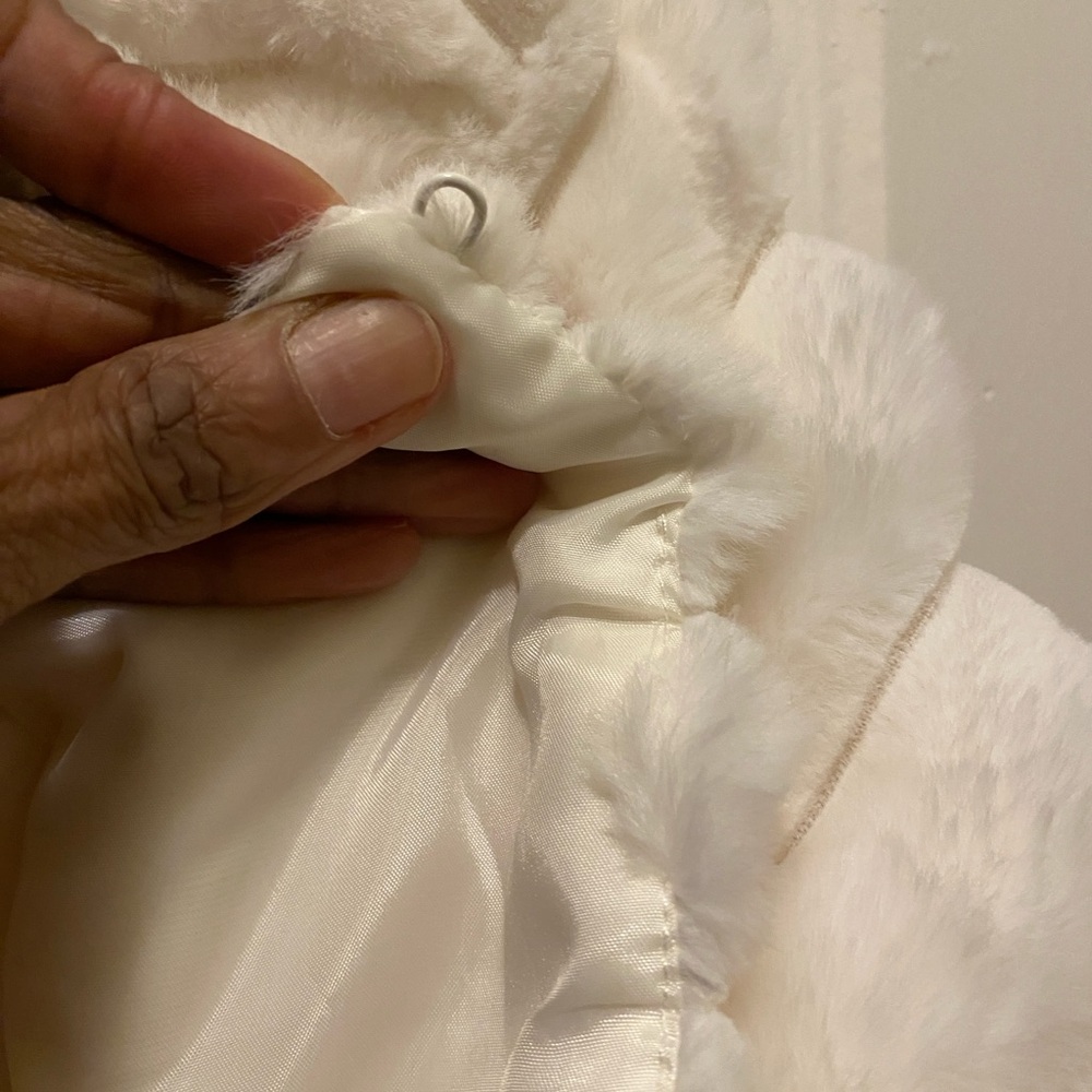 💰Cream Faux Fur Jacket💰 - Picture 6 of 10
